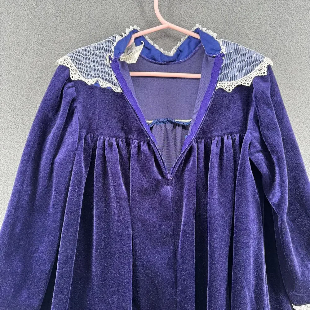 Vintage Pretty as a‎ Picture Velvet and Lace Little Girls Dress 6X Purple White